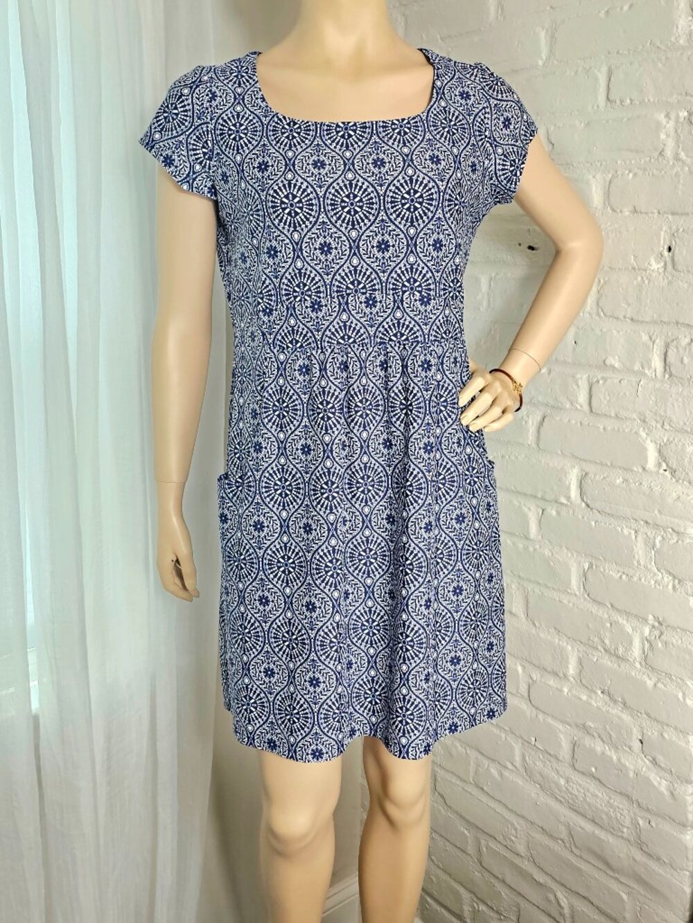 Jude Connally Cap Sleeve Shift Dress Blue White Medallion Print Pockets L